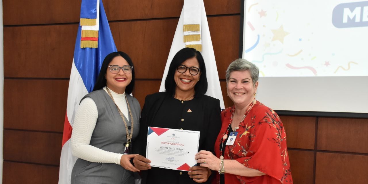 Ministerio de Trabajo reconoce a sus servidores meritorios del 2022